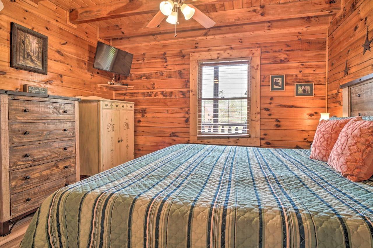 Mountain Pool Lodge Sevierville Cabin With Hot Tub Пиджен-Фордж Экстерьер фото