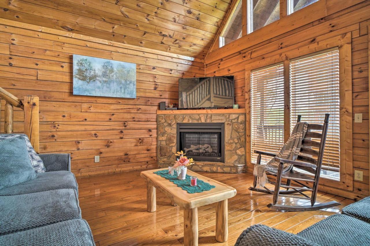 Mountain Pool Lodge Sevierville Cabin With Hot Tub Пиджен-Фордж Экстерьер фото