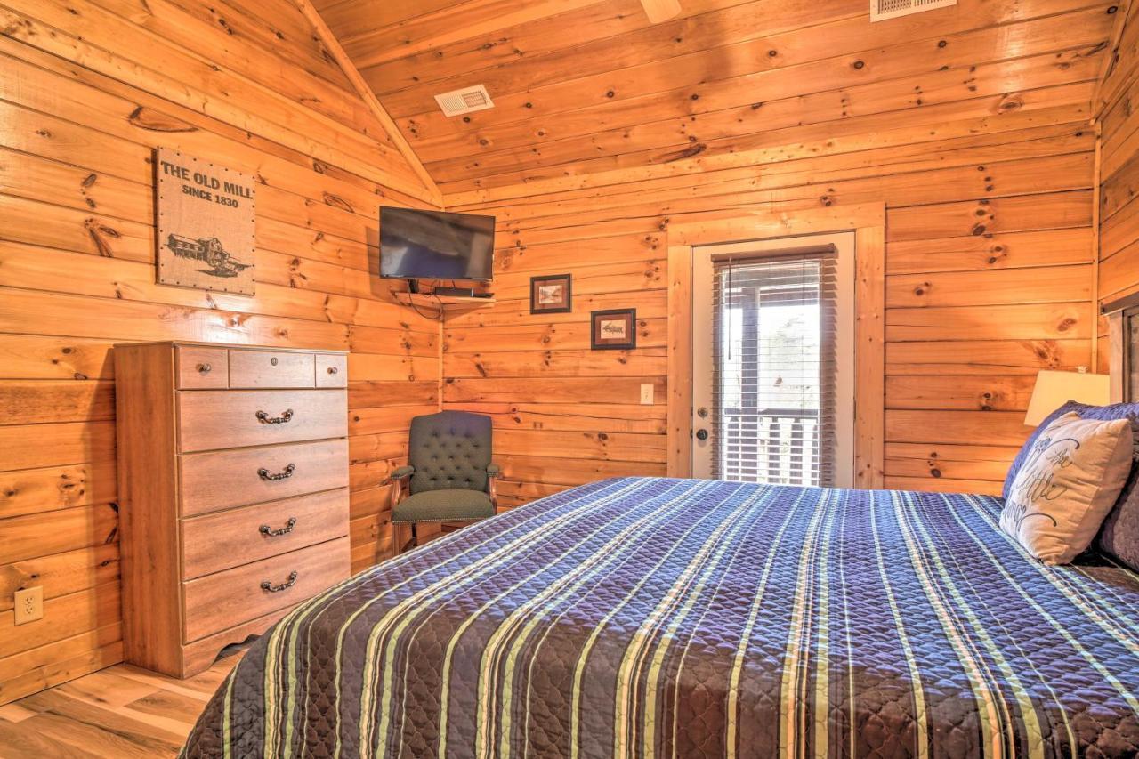 Mountain Pool Lodge Sevierville Cabin With Hot Tub Пиджен-Фордж Экстерьер фото